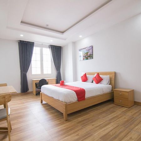 Reddoorz Premium Near E-Town Hotell Ho Chi Minh-staden Exteriör bild