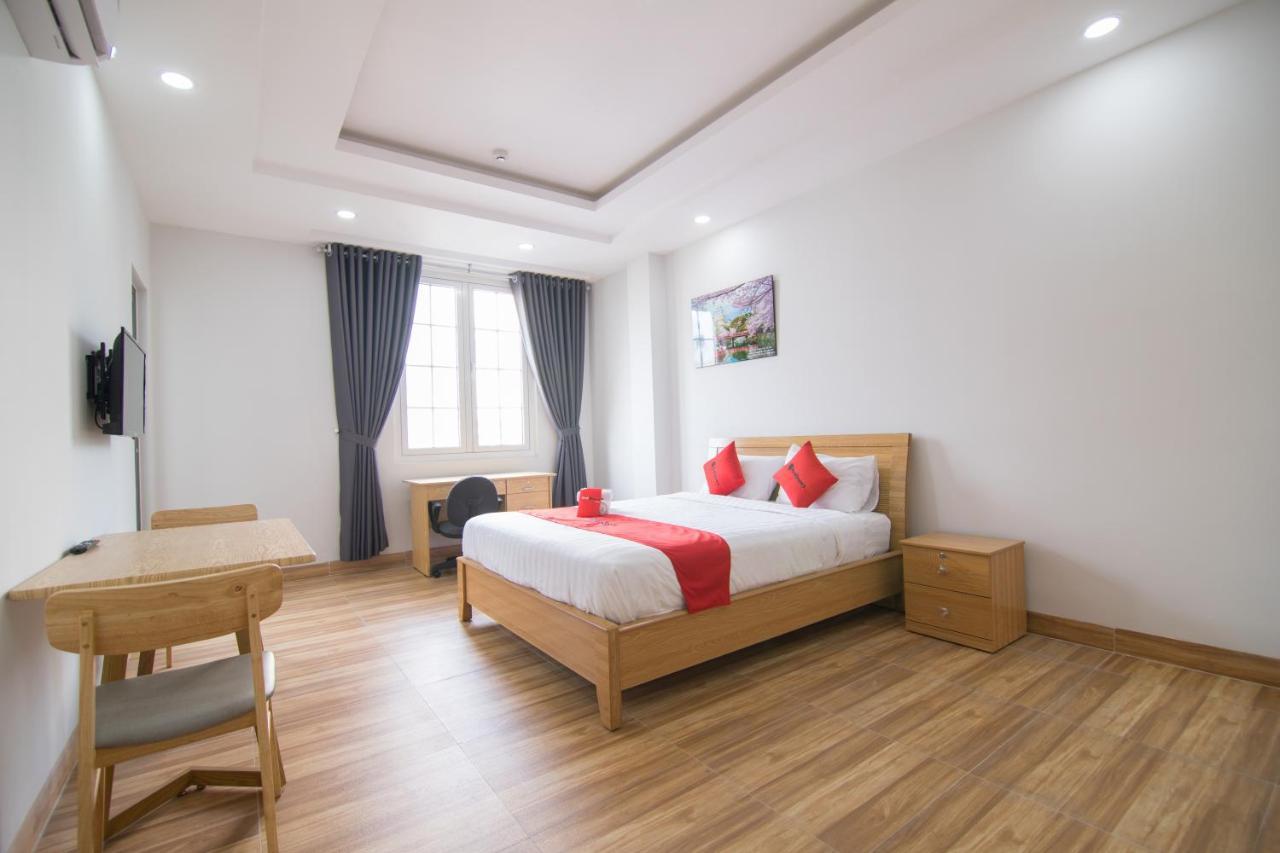 Reddoorz Premium Near E-Town Hotell Ho Chi Minh-staden Exteriör bild