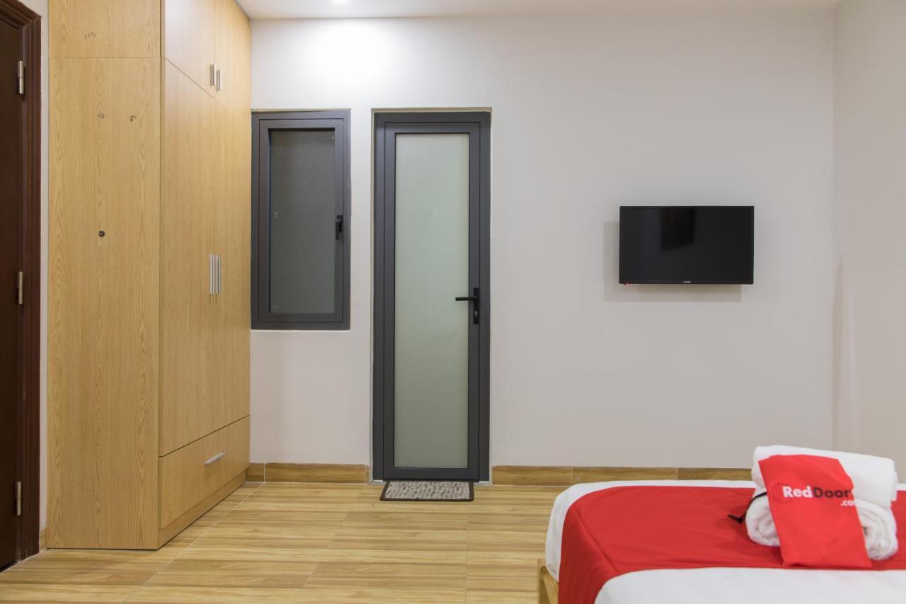 Reddoorz Premium Near E-Town Hotell Ho Chi Minh-staden Exteriör bild