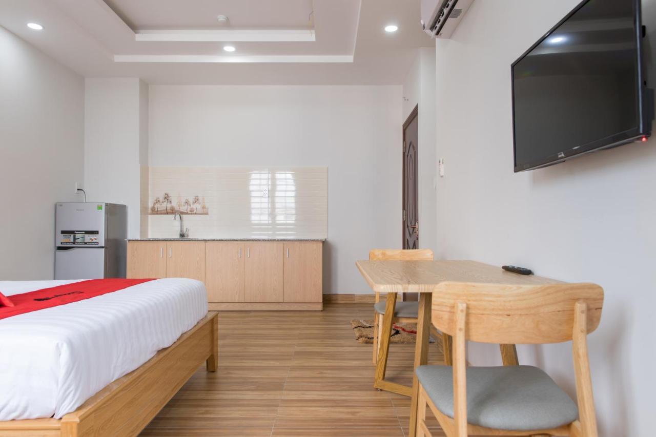 Reddoorz Premium Near E-Town Hotell Ho Chi Minh-staden Exteriör bild