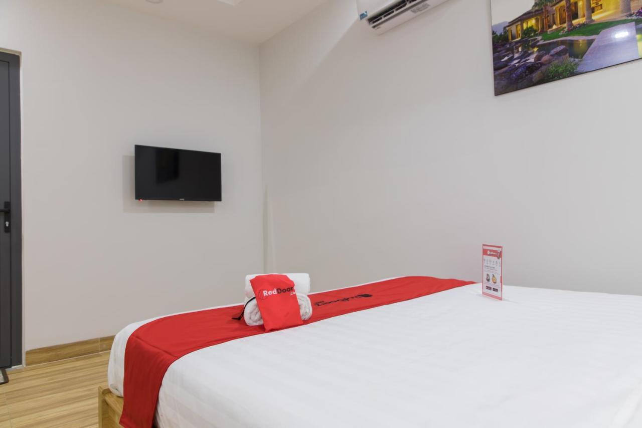 Reddoorz Premium Near E-Town Hotell Ho Chi Minh-staden Exteriör bild