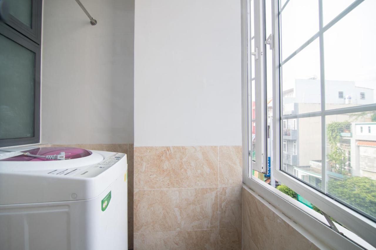 Reddoorz Premium Near E-Town Hotell Ho Chi Minh-staden Exteriör bild