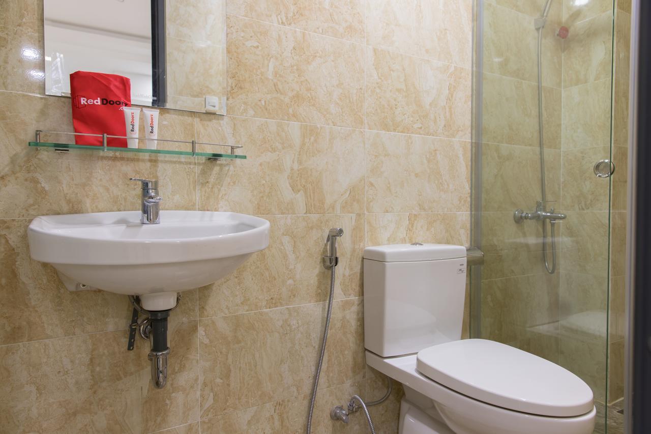 Reddoorz Premium Near E-Town Hotell Ho Chi Minh-staden Exteriör bild