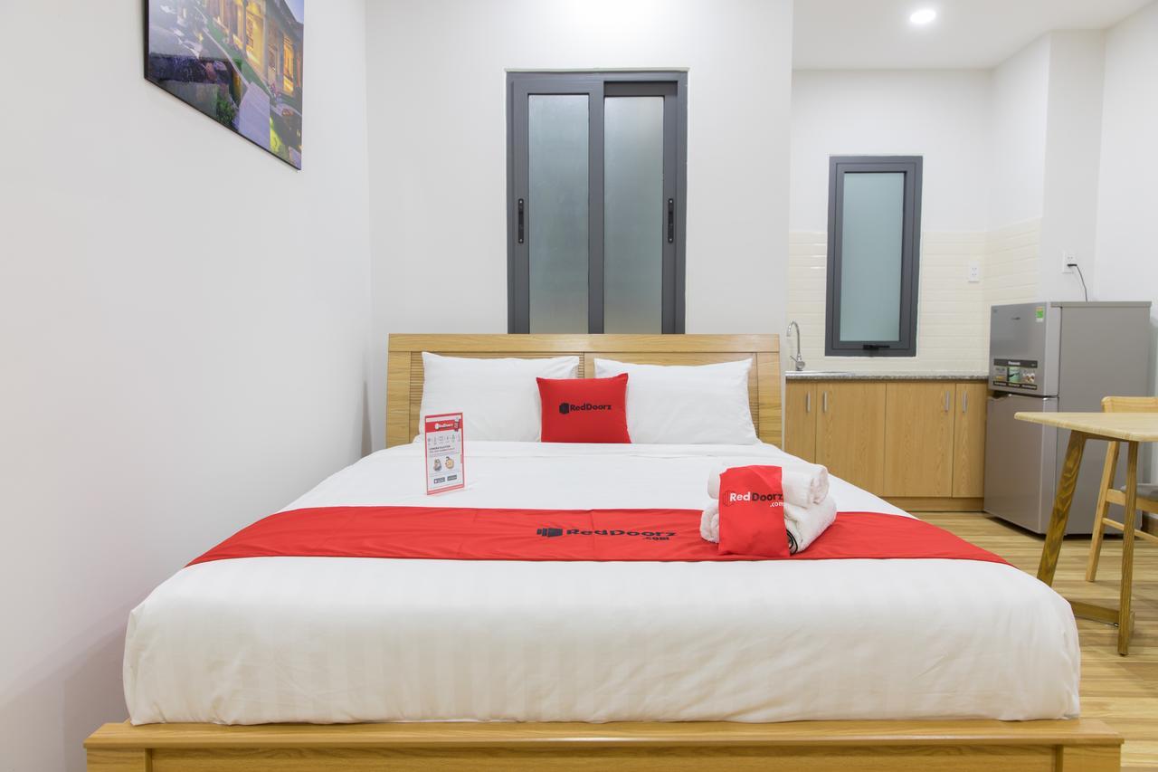 Reddoorz Premium Near E-Town Hotell Ho Chi Minh-staden Exteriör bild
