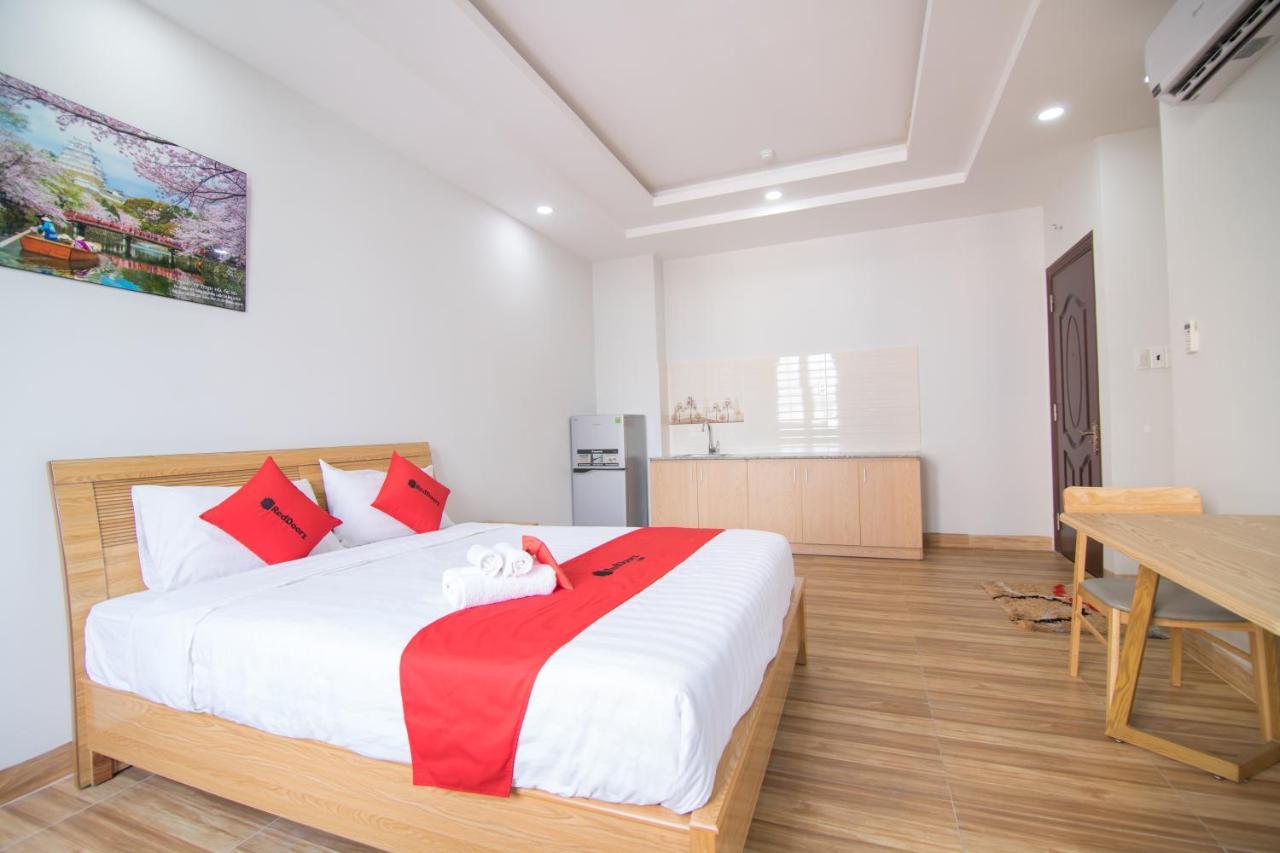 Reddoorz Premium Near E-Town Hotell Ho Chi Minh-staden Exteriör bild