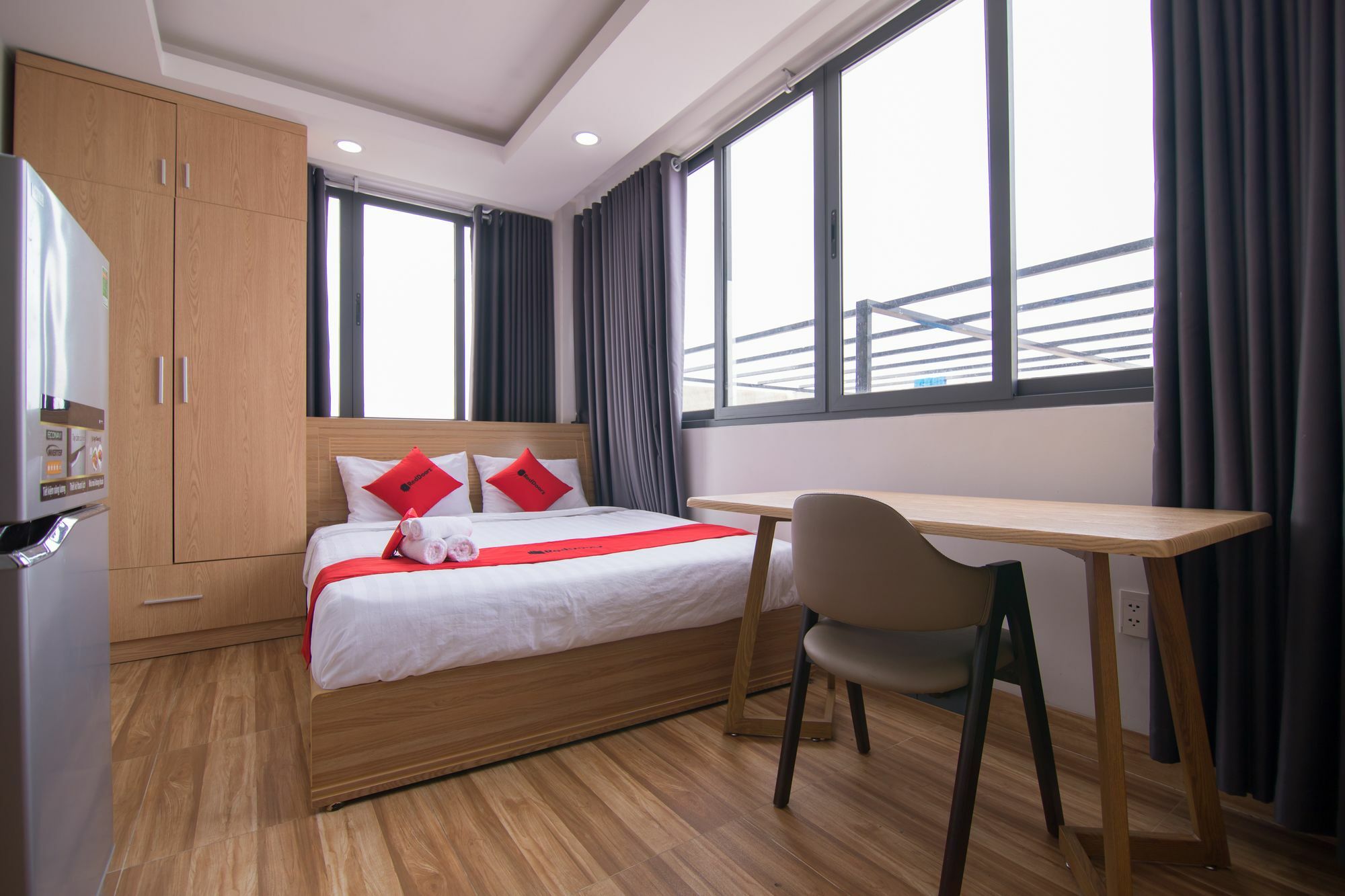 Reddoorz Premium Near E-Town Hotell Ho Chi Minh-staden Exteriör bild